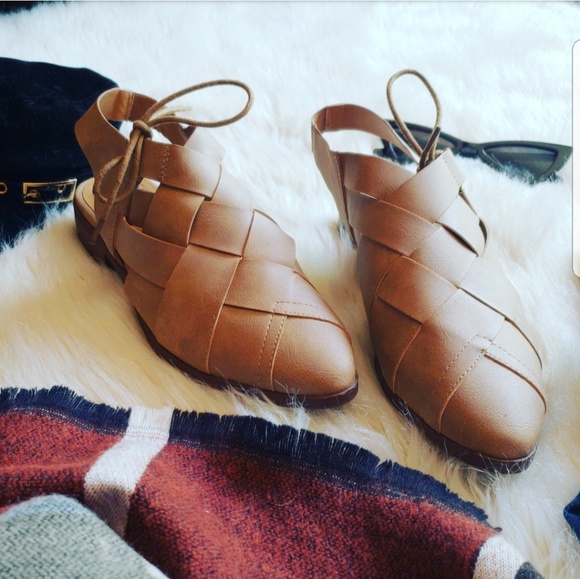 🆕️//The Quincy// Camel cutout vegan leather flat - Picture 5 of 6